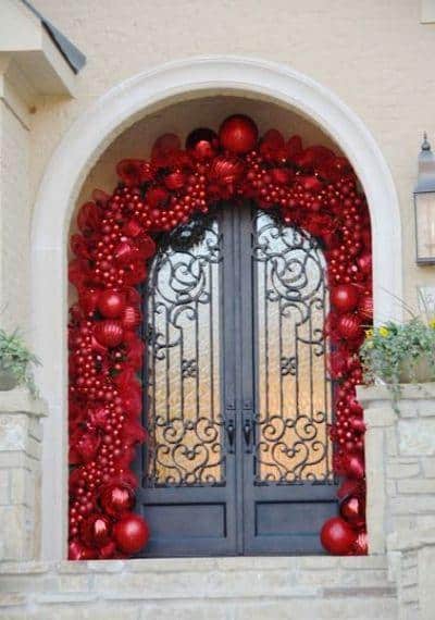 stunning-christmas-front-door-decor-ideas-17