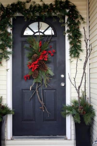 stunning-christmas-front-door-decor-ideas-33