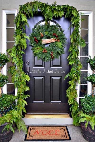 stunning-christmas-front-door-decor-ideas-37