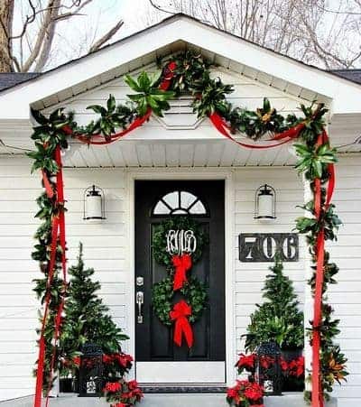 stunning-christmas-front-door-decor-ideas-9