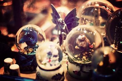 christmas-Snow-Globes-17