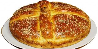 Χριστόψωμο (με χαραγμένο πάνω το Σταυρό) - Το «ψωμί του Χριστού» που φτιάχνει η νοικοκυρά την παραμονή των Χριστουγέννων