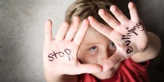 Stop Bulling - Νταηλίκι. Το φαινόμενο του εκφοβισμού (Μπούλινγκ) - Οι τηλεφωνικές γραμμές βοήθειας