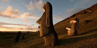 Τα γιγάντια πέτρινα αγάλματα Μοάι στο Νησί του Πάσχα (Ράπα Νούι)