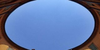 Galaxy Optics - Astromart με θέα το μπλε του ουρανού σε μορφή του γεωμετρικού σχήματος Έλλειψη (μήκος περιφέρειας έλλειψης)