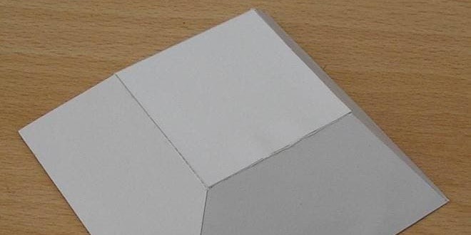 Χάρτινη κατασκευή με μικρό εμβαδόν σε σχήμα του γεωμετρικού στερεού Κόλουρη Πυραμίδα