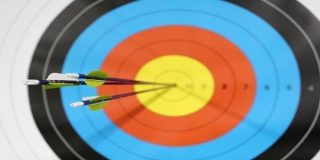 Στόχος του αθλήματος της Τοξοβολίας παραπέμπει νοητά στο γεωμετρικό σχήμα Κύκλος και στην διάμετρο του