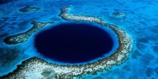 Η Μαύρη λασπώδης τρύπα του Θανάτου στην Ταϊλάνδη (Samaesan) παραπέμπει νοητά στο γεωμετρικό σχήμα Κύκλος με μεγάλο εμβαδόν