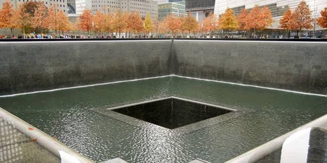 Ground Zero - New York City που παραπέμπει νοητά στο γεωμετρικό σχήμα Τετράγωνο και στο εμβαδόν του