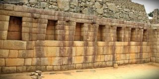 Machu Picchu - Inca's - Peru. Αρχαία πόλη Μάτσου Πίτσου - Περού. Παραπέμπει νοητά στο γεωμετρικό σχήμα Τραπέζιο (εμβαδόν κλπ)