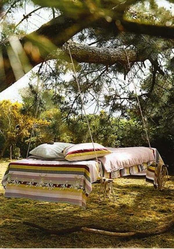 outdoor-pallet-beds-1