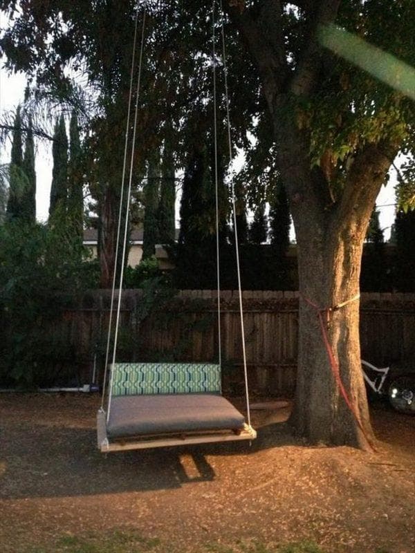 outdoor-pallet-beds-3