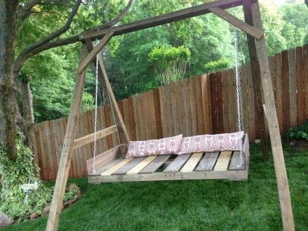 outdoor-pallet-beds-9