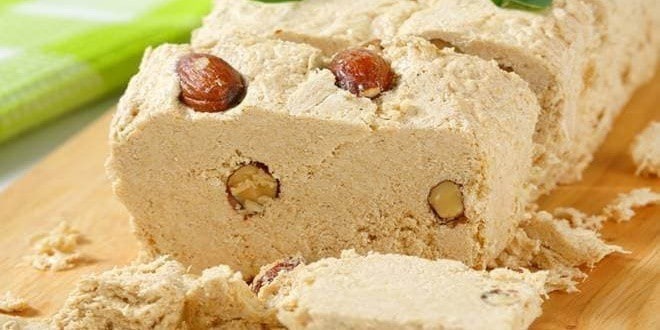 Χαλβάς άσπρος με αμύγδαλα κομμένος σε κομμάτια. Ποια τα οφέλη, τα θρεπτικά συστατικά και οι θερμίδες που έχει