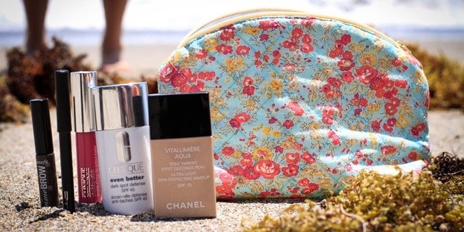 Καλλυντικά για Μακιγιάζ - make up για γυναίκες «και» στην παραλία το καλοκαίρι