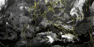 Δορυφορικές εικόνες καιρού απεικονίζουν την Ελλάδα και την Ευρώπη