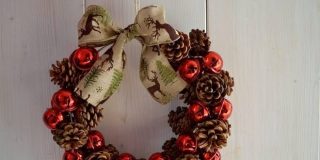 Χριστουγεννιάτικα κουκουνάρια. Christmas Pine Cone Deco Video