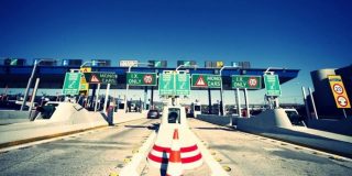 Σταθμός με Διόδια σε αυτοκινητόδρομο ● Τιμές και σταθμοί διοδίων εθνικών οδών