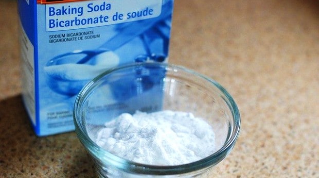 Baking soda - Μαγειρική σόδα σε μπολ γυάλινο