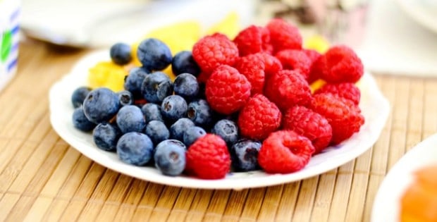 Berries - Μούρα σε πιάτο